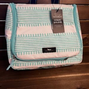 Scout Hanging Toiletry Bag - NWT - "Can you Belize" print
